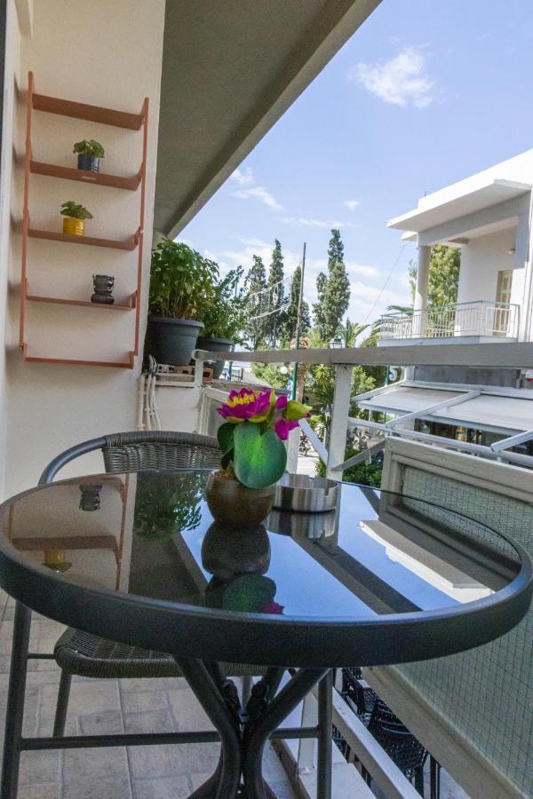 Couples Retreat, Fully Equipped Studio/ Loutraki Beach Apartment Exterior foto