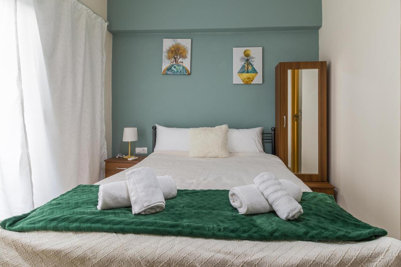 Couples Retreat, Fully Equipped Studio/ Loutraki Beach Apartment Exterior foto