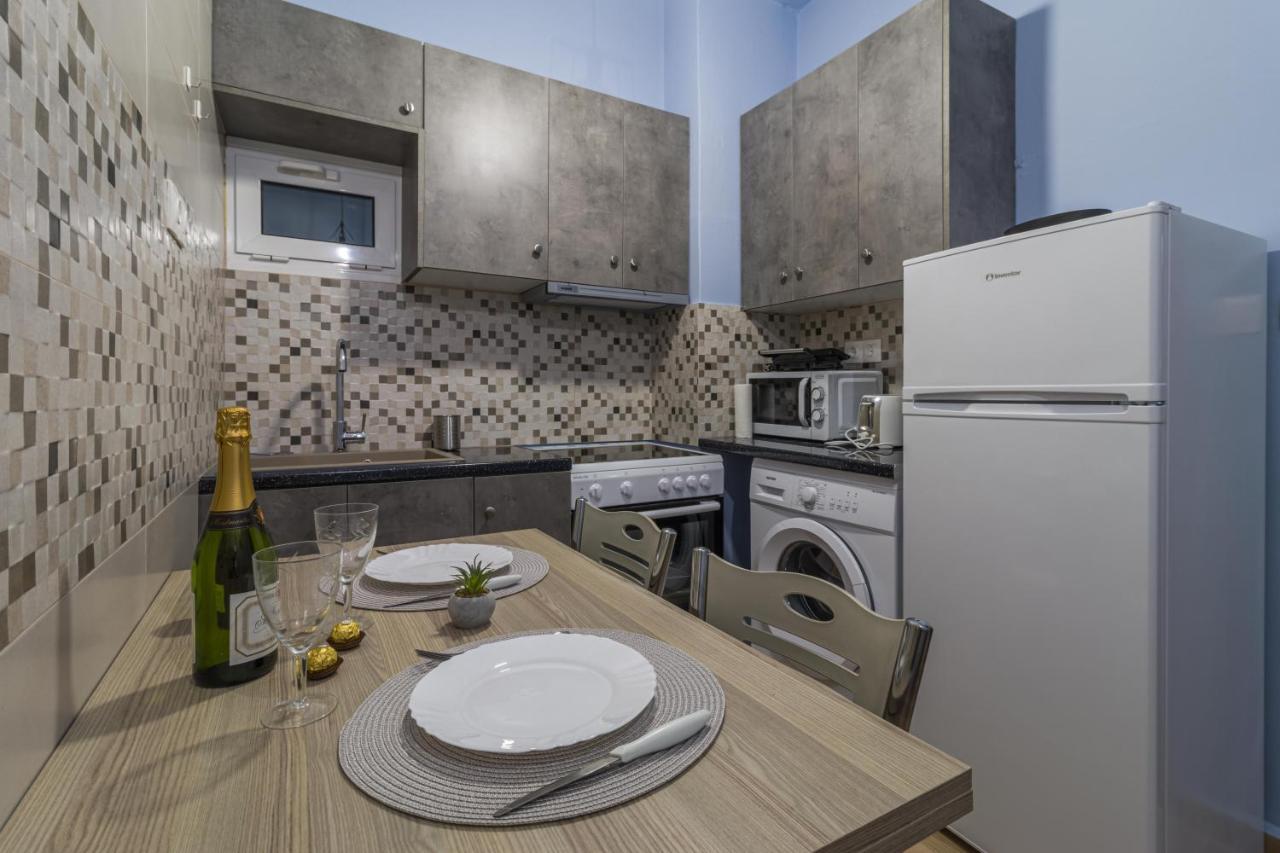 Couples Retreat, Fully Equipped Studio/ Loutraki Beach Apartment Exterior foto